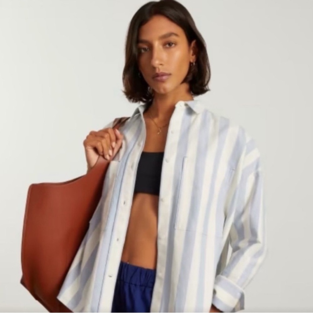 Everlane Blue and White Striped Button Down Shirt